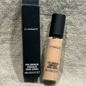 MAC Pro Longwear Concealer in NW20